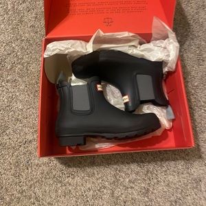 Chelsea boot, elastic side rubber boot
